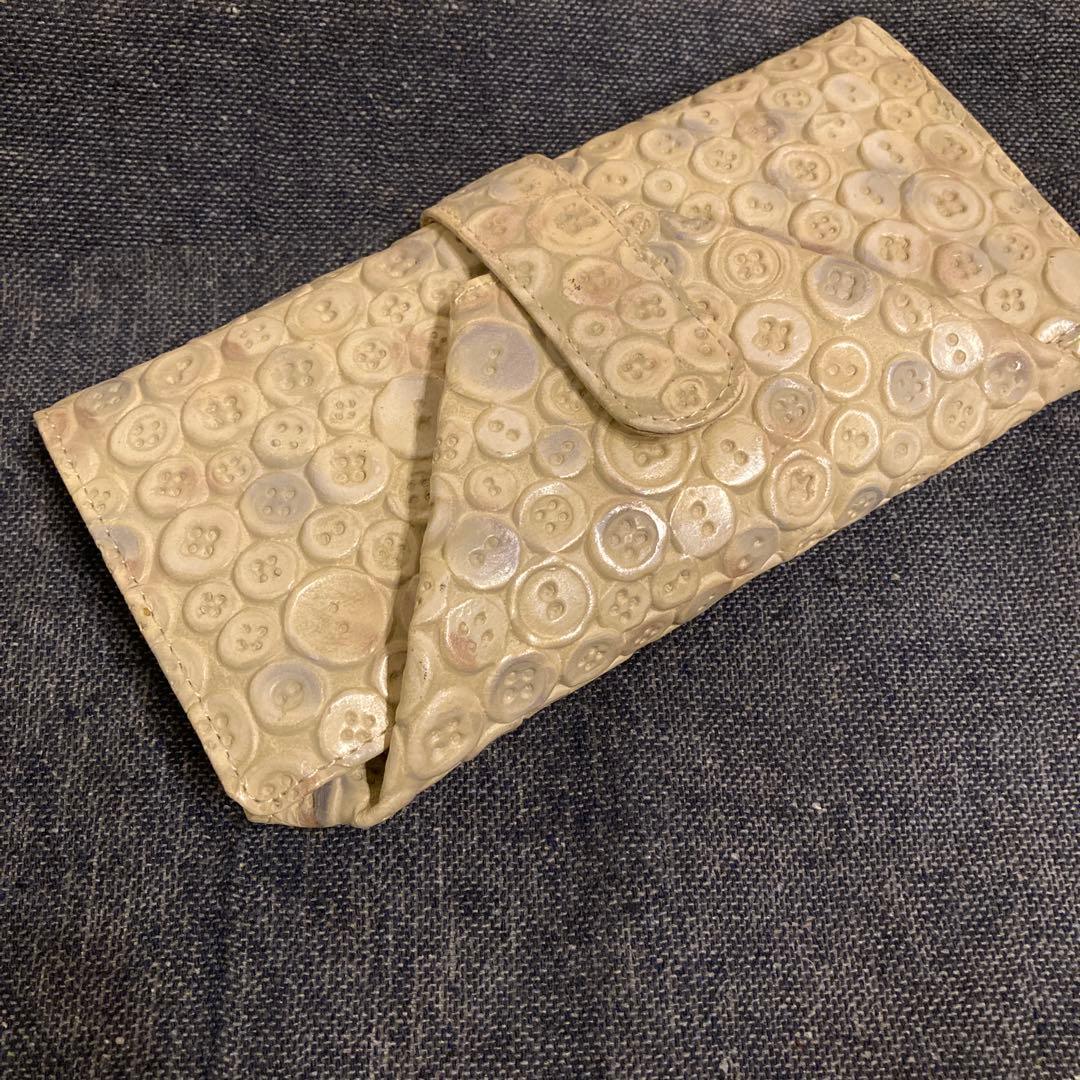 美品　ヒロコハヤシ　エレンディラ　ボタン　クリーム　長財布