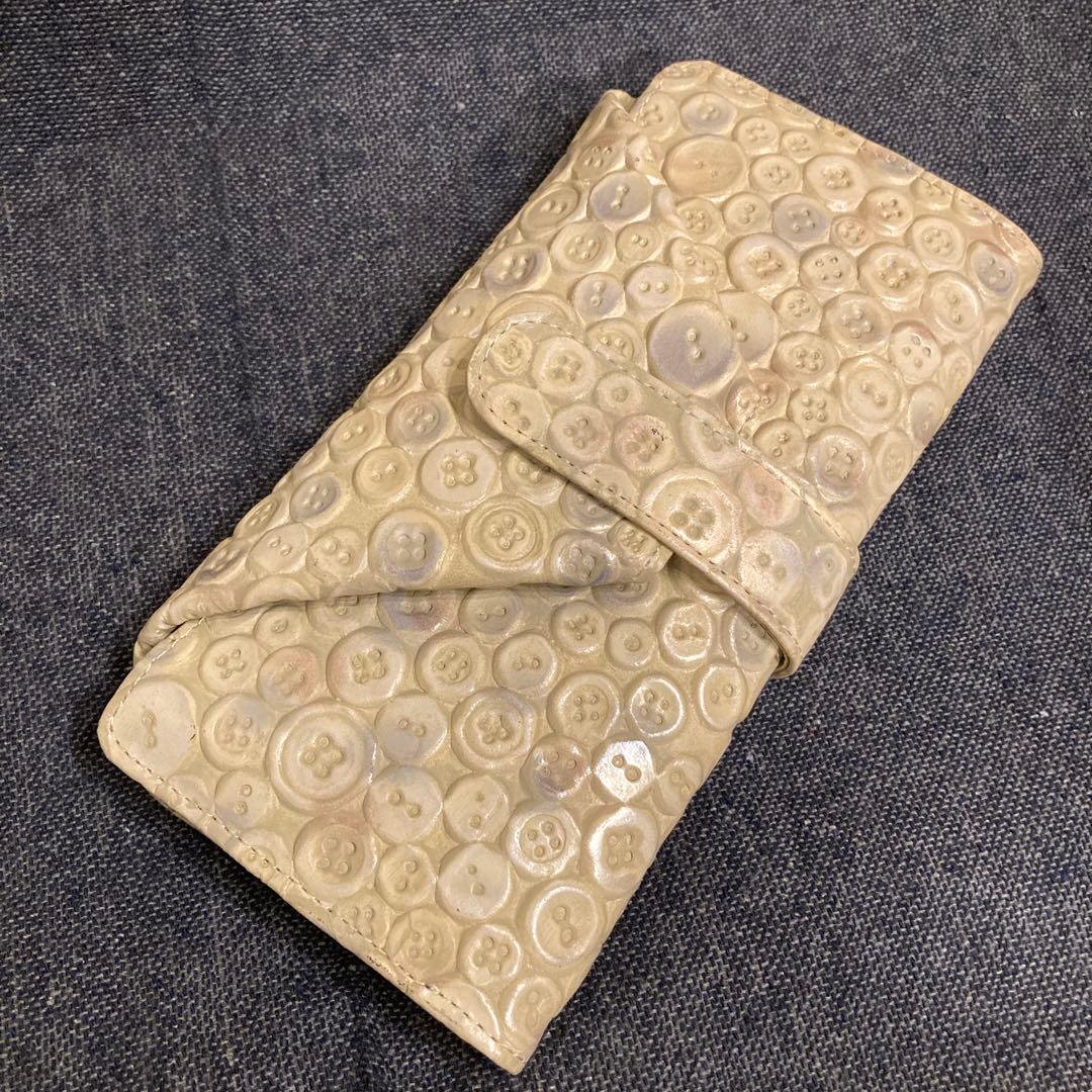 美品　ヒロコハヤシ　エレンディラ　ボタン　クリーム　長財布