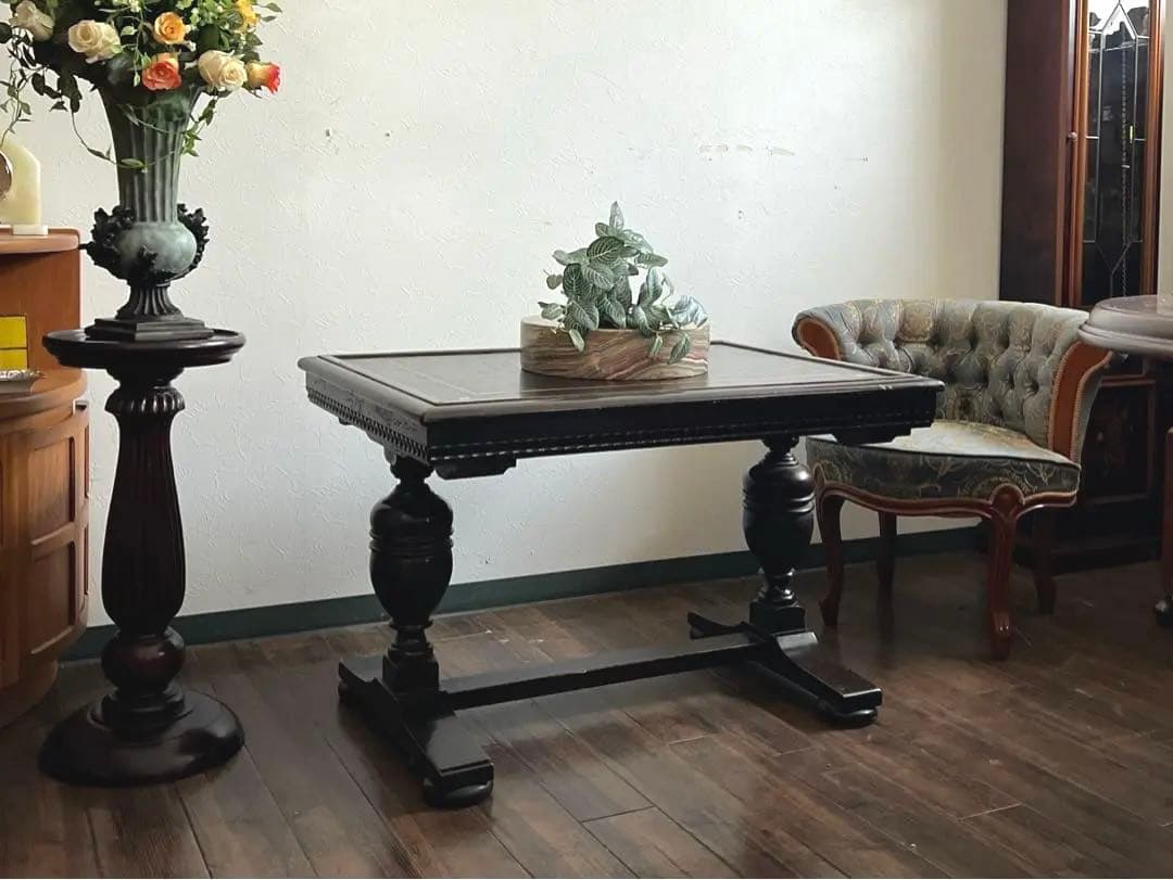 k860r111 英国アンティーク 革張り天板のセンターテーブル 重厚な雰囲気