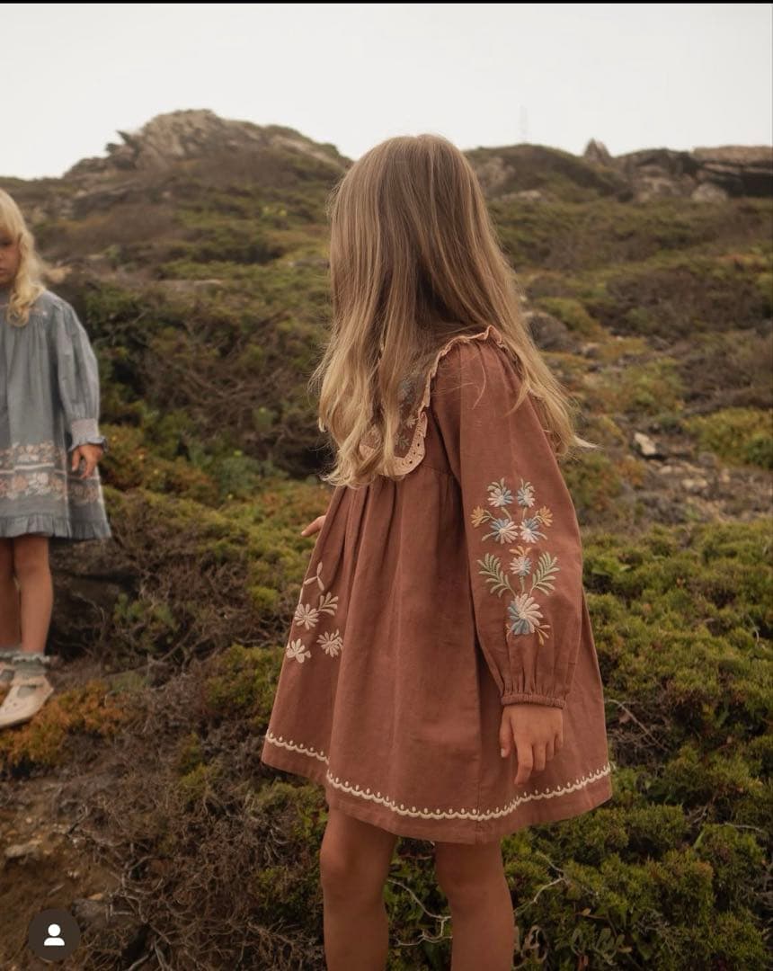 アポリナキッズ　ワンピース　3-5Y