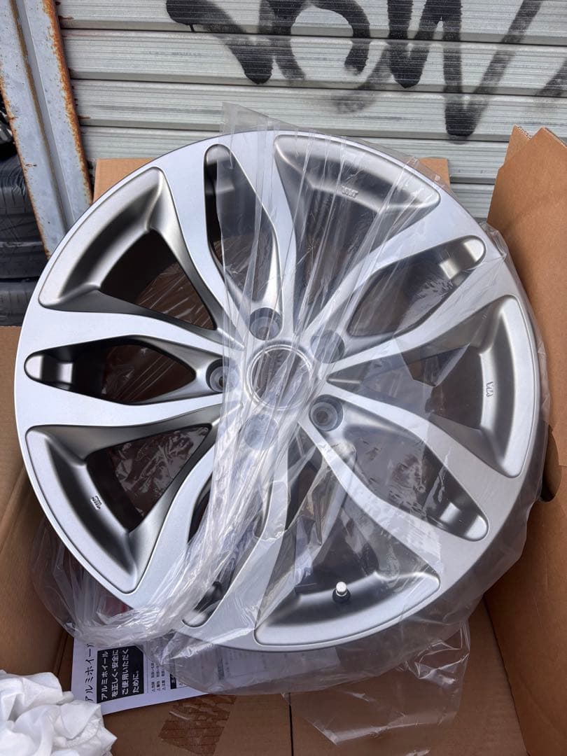 ブリヂストン　18×7 1/2 5穴PCD114.3 18インチ　アルミ一台分