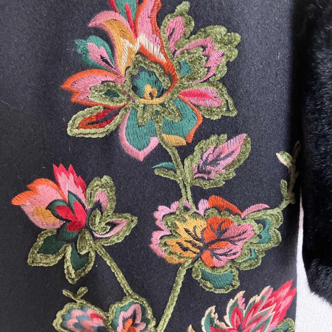 ロイスクレヨンLoisCRAYON受注生産花刺繍ウールコート黒地ラビットファー袖