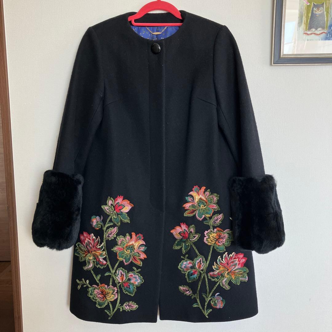ロイスクレヨンLoisCRAYON受注生産花刺繍ウールコート黒地ラビットファー袖