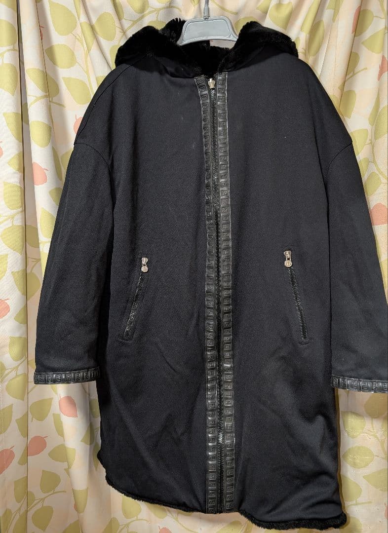 FENDI フェンディ リバーシブル黒コート Lサイズ　男女兼用