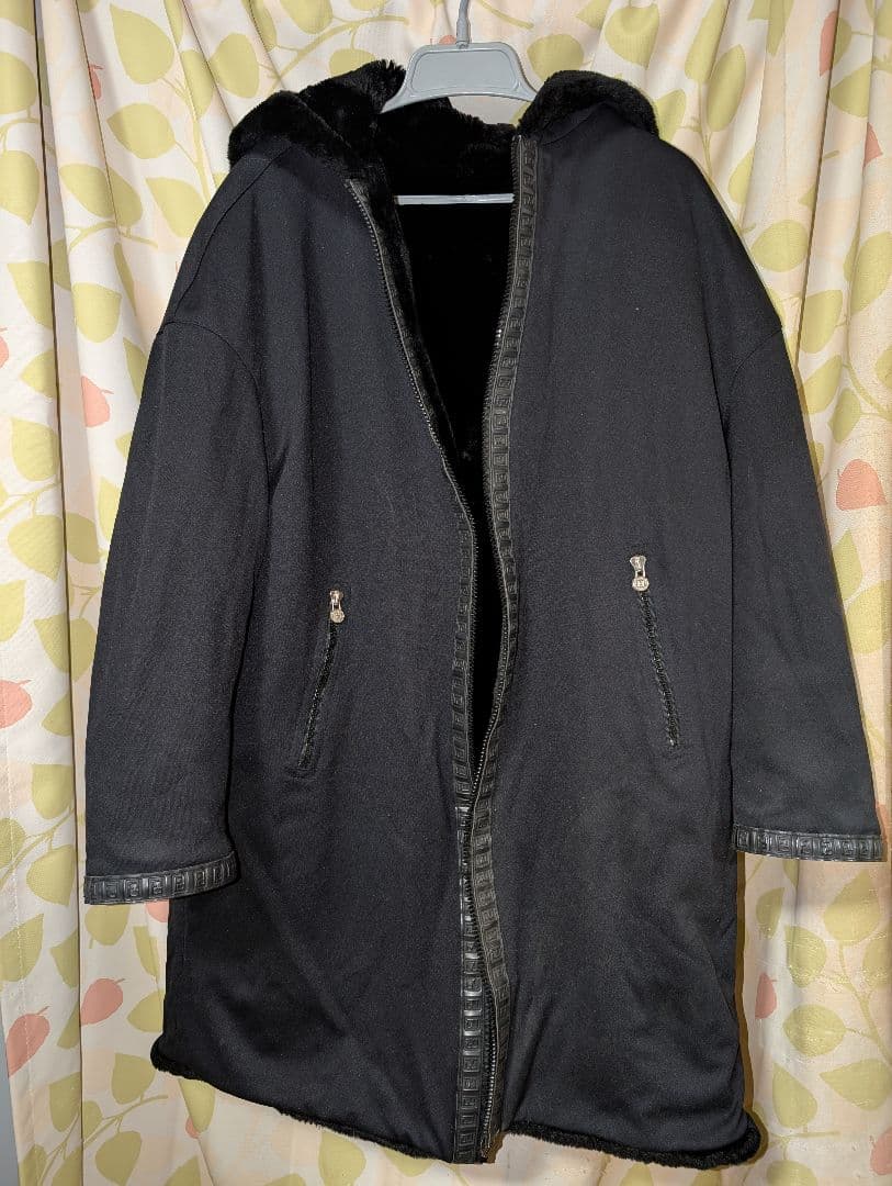 FENDI フェンディ リバーシブル黒コート Lサイズ　男女兼用