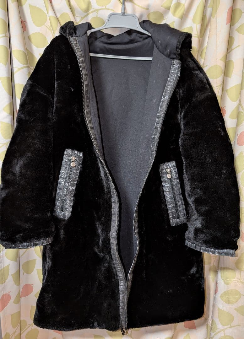 FENDI フェンディ リバーシブル黒コート Lサイズ　男女兼用