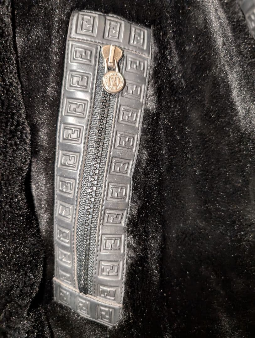 FENDI フェンディ リバーシブル黒コート Lサイズ　男女兼用