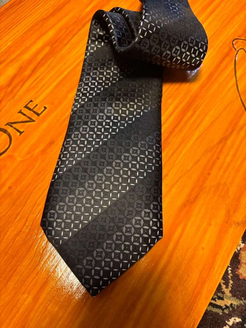 超美品Louis Vuitton モノグラム模様 ネクタイ