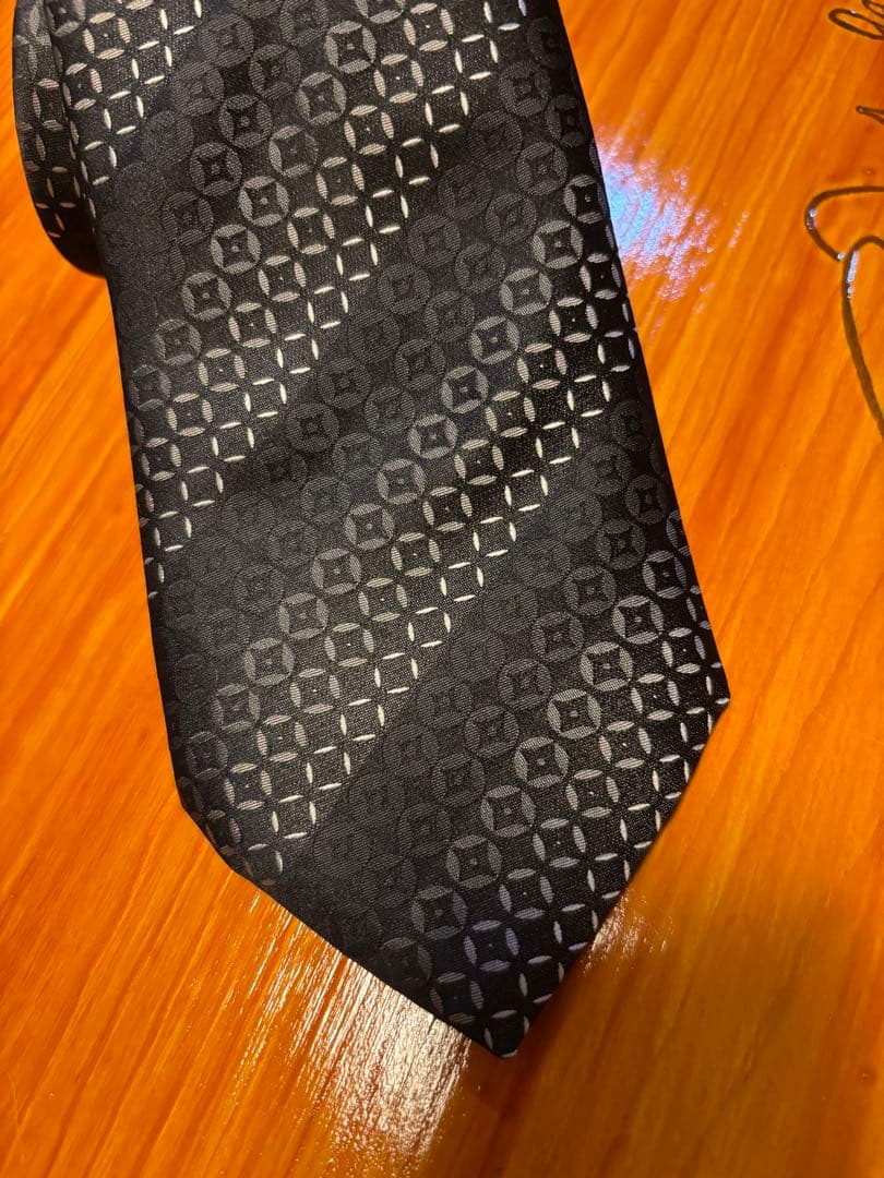 超美品Louis Vuitton モノグラム模様 ネクタイ