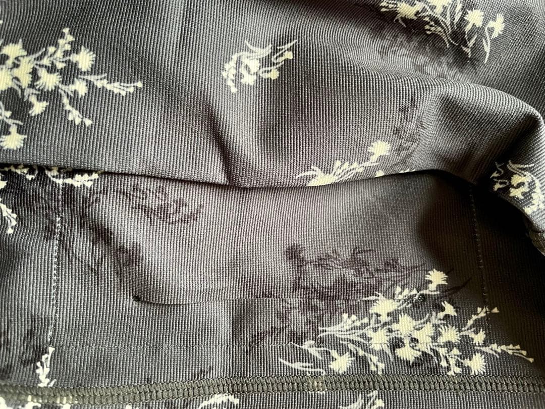 エミヨガ新品2点セット❗️限定リトルフラワーレギンス&サスティナレッチプルオーバー