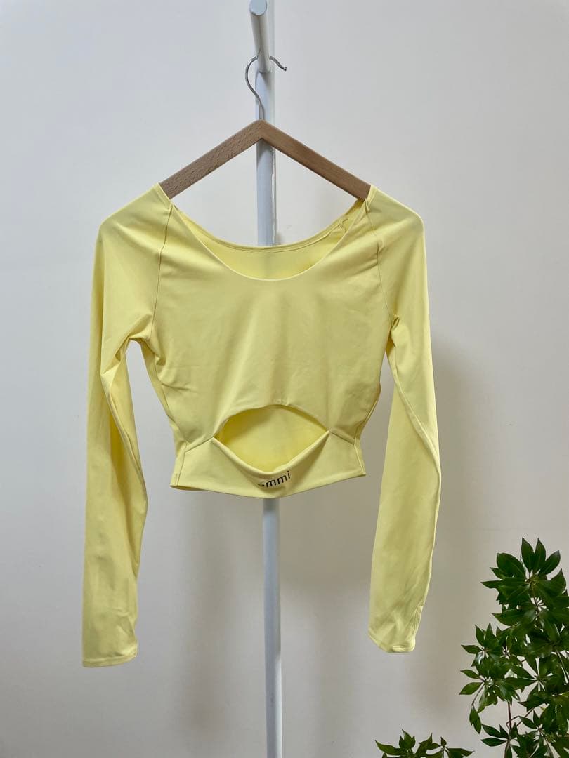 エミヨガ新品2点セット❗️限定リトルフラワーレギンス&サスティナレッチプルオーバー