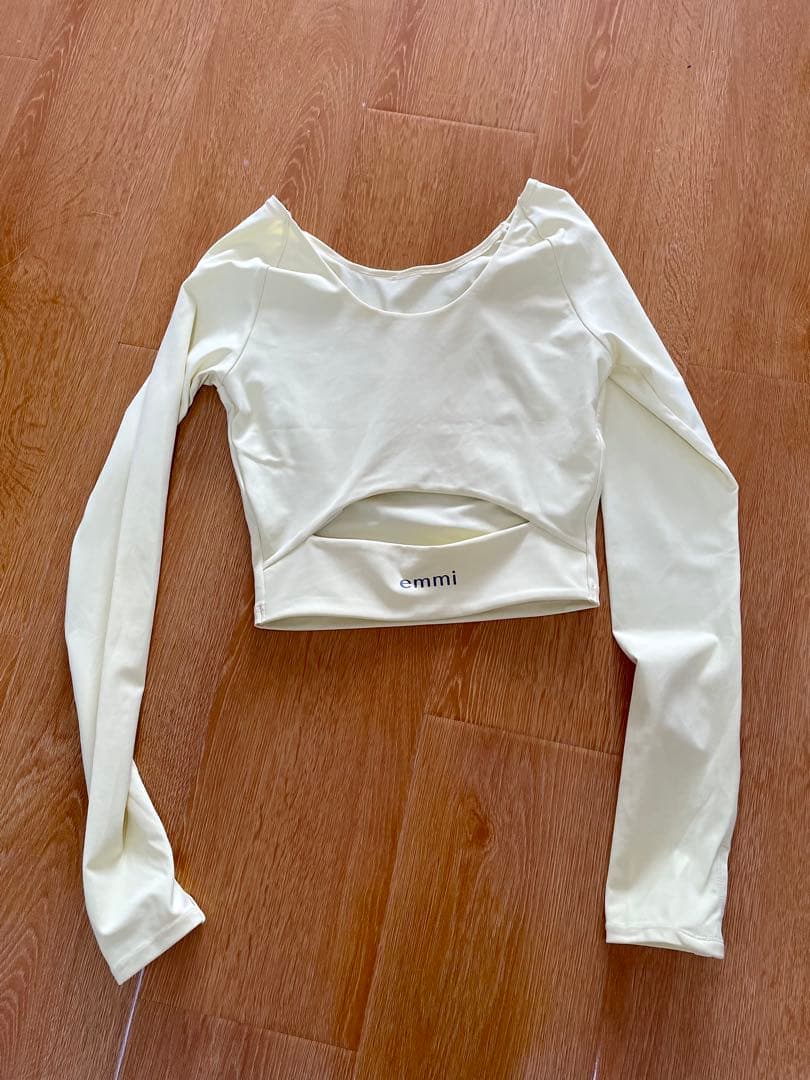 エミヨガ新品2点セット❗️限定リトルフラワーレギンス&サスティナレッチプルオーバー