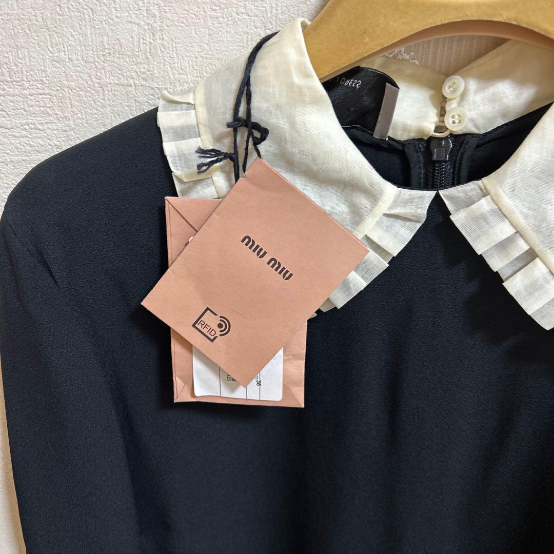 MIUMIUフリル付き黒ワンピース