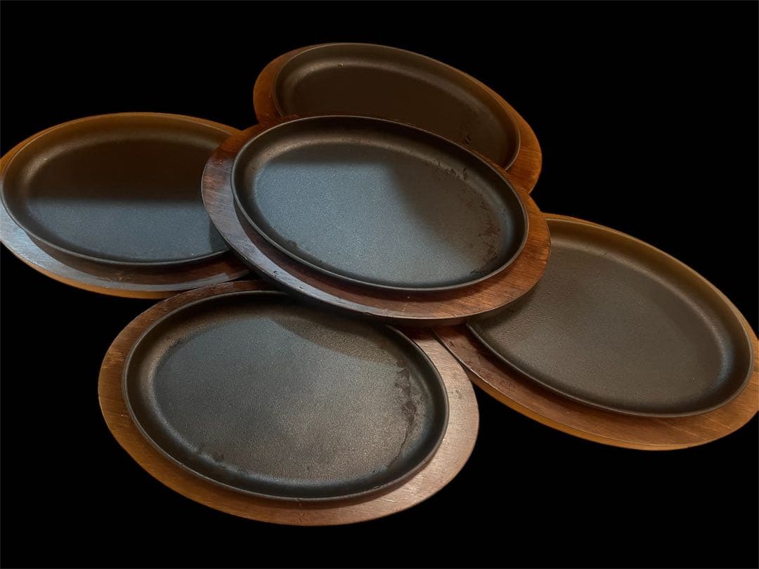 鉄板22cmステーキ皿　丸型(IH対応)鉄 ー丸皿+木製プレート20枚セット