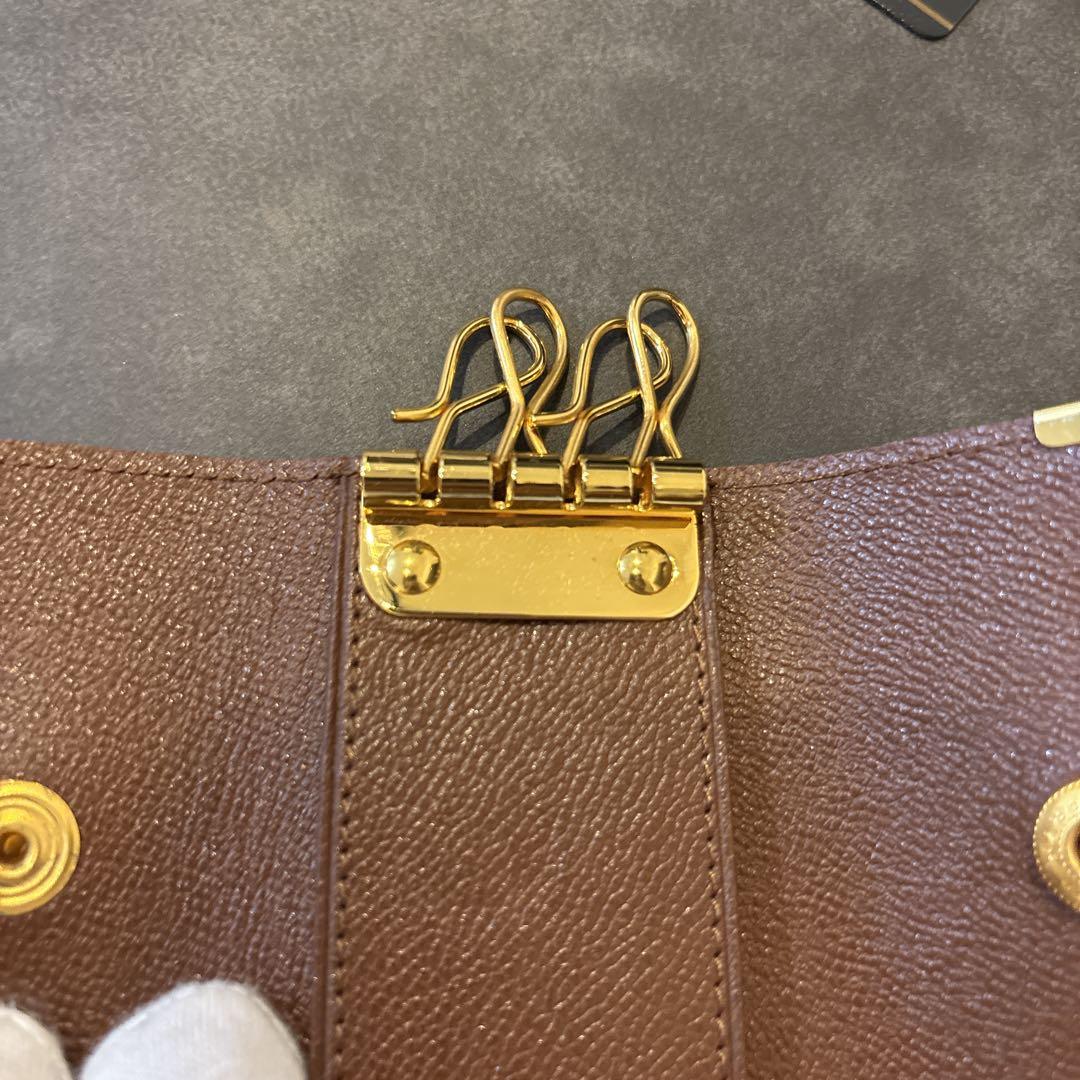 【新品】Yves Saint Laurent レザーキーケース ブラウン　ロゴ