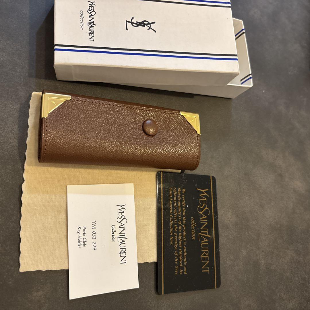 【新品】Yves Saint Laurent レザーキーケース ブラウン　ロゴ