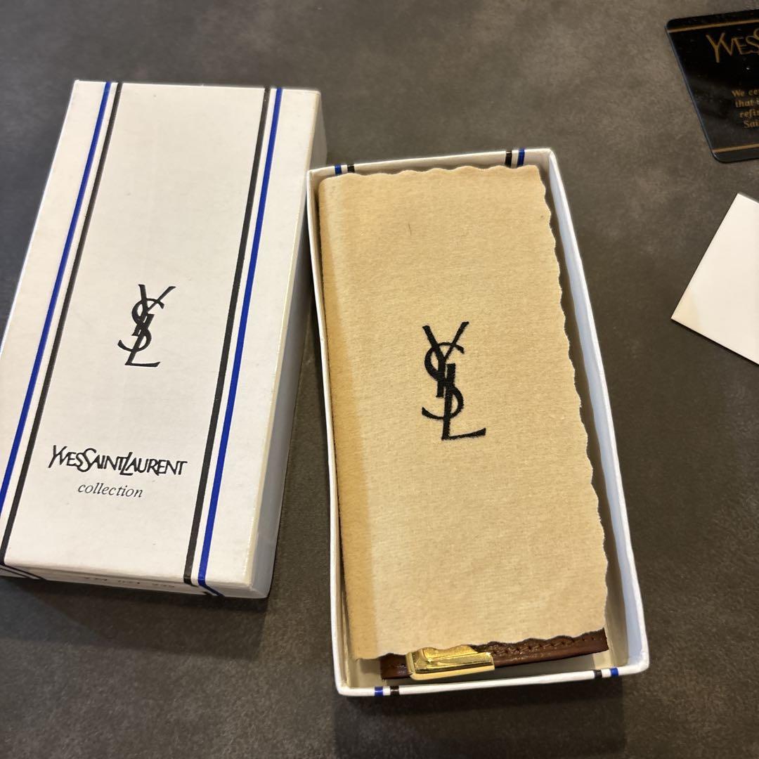 【新品】Yves Saint Laurent レザーキーケース ブラウン　ロゴ