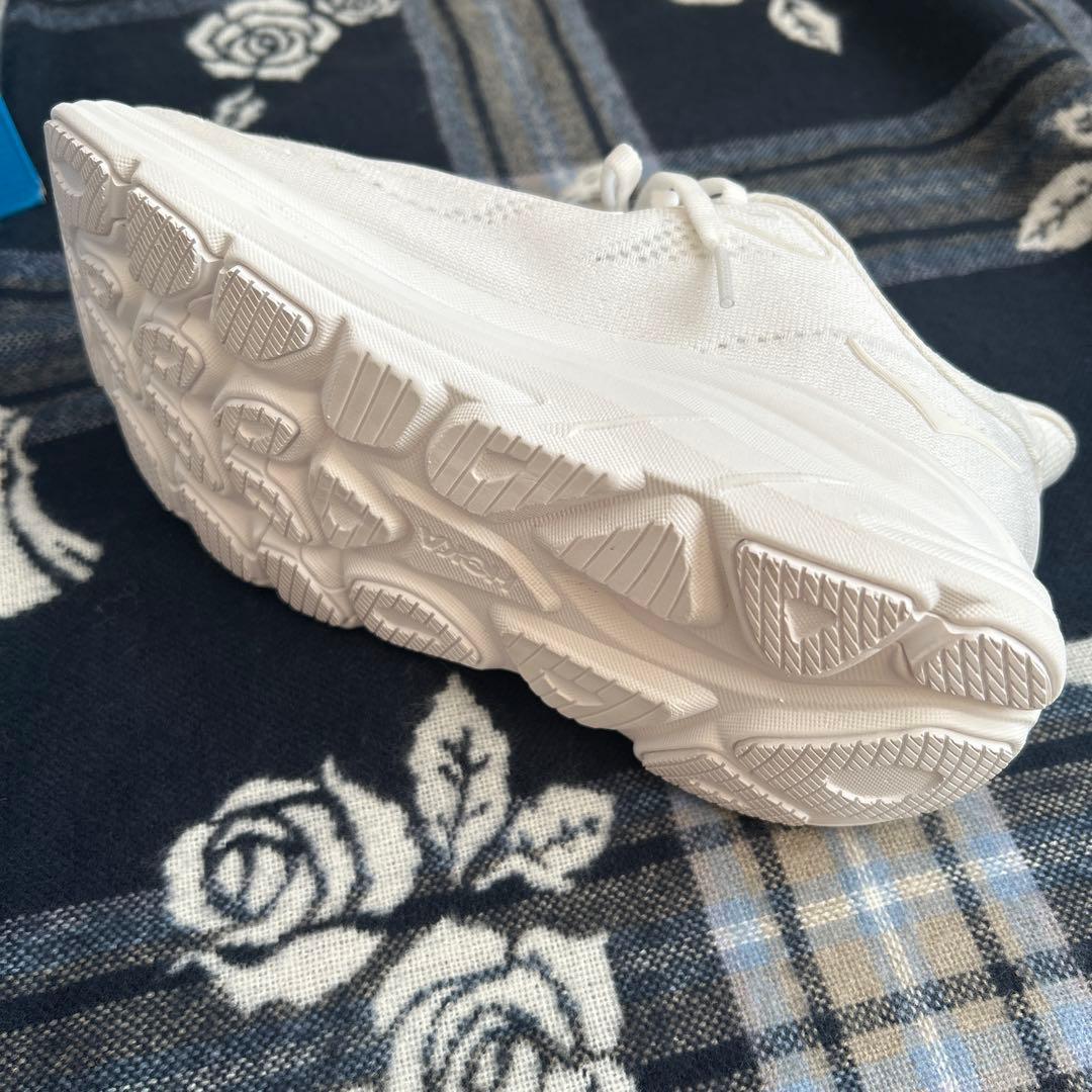 大人気ホカHOKAレディース23 ㎝クリフトン10未使用に近い値引き交渉OKです