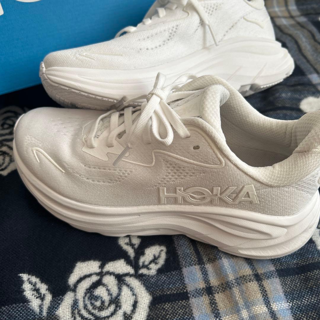 大人気ホカHOKAレディース23 ㎝クリフトン10未使用に近い値引き交渉OKです