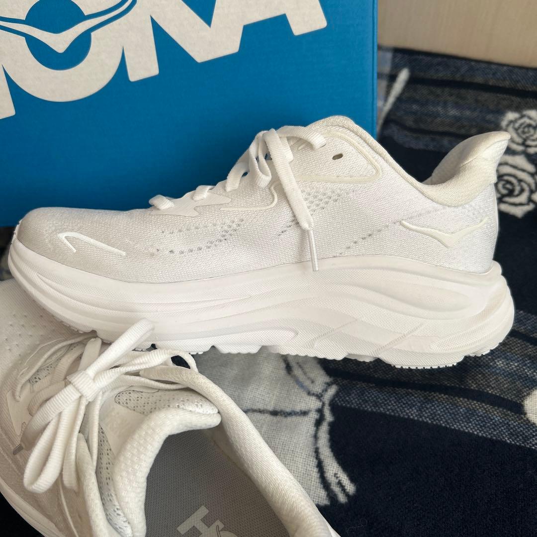 大人気ホカHOKAレディース23 ㎝クリフトン10未使用に近い値引き交渉OKです