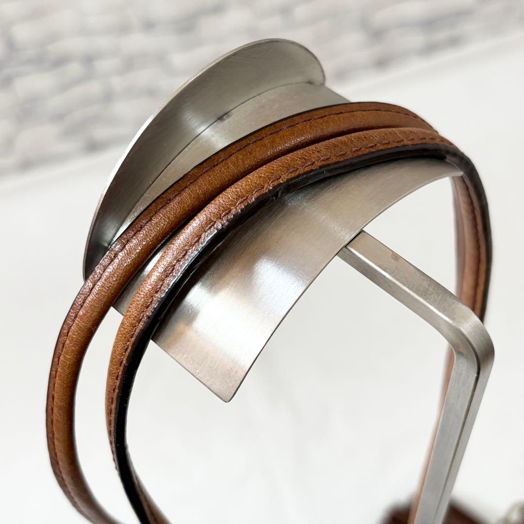 COACH・レザー ゴールドスタッズ ショルダーバッグ斜め掛け ブラウン系