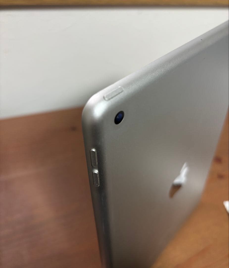 iPad 第７世代　32GB ケース・充電コード付