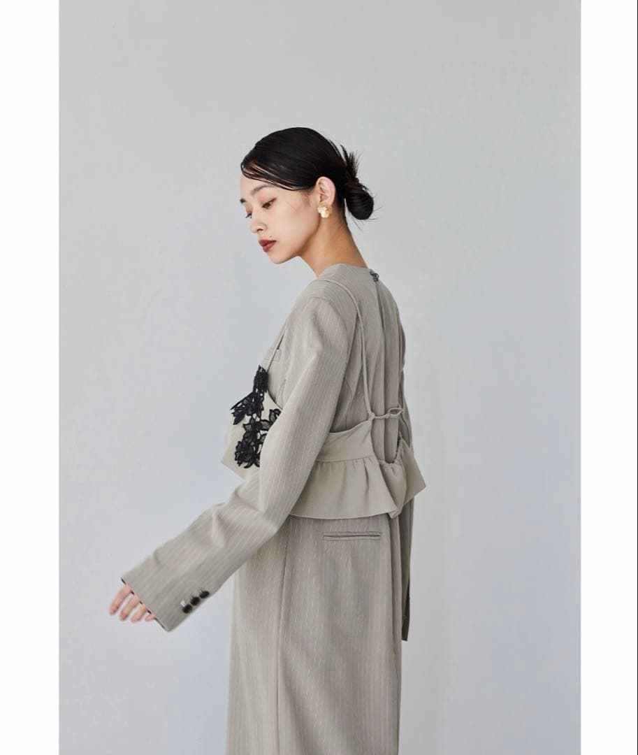 ベージュ　フリル付きロングドレス Mサイズ