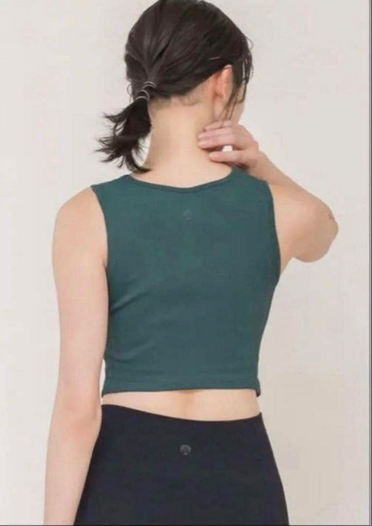 ダークグリーン ノースリーブ クロップトップ ヨガウェア