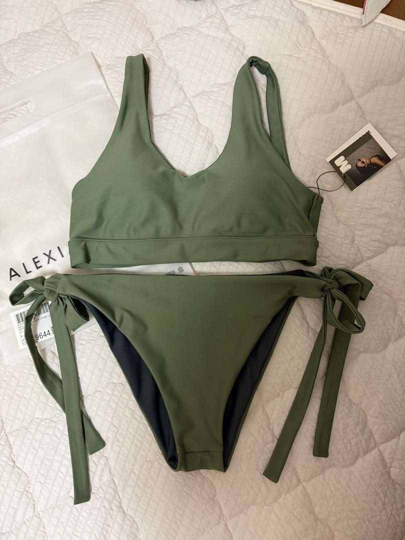 13日までMIYU IKEDA x ALEXIA STAM みちょぱコラボ水着