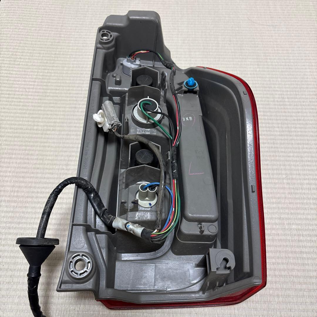 ダイハツ　タント　LA600S 左テールランプ