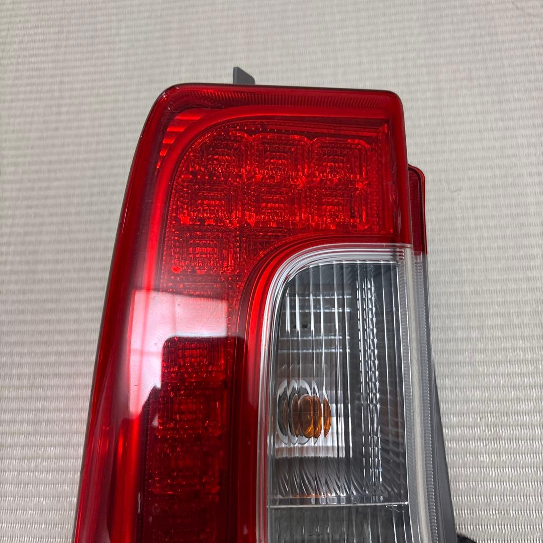 ダイハツ　タント　LA600S 左テールランプ