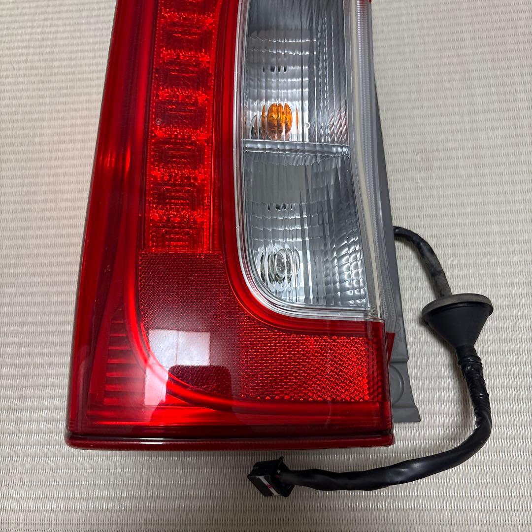 ダイハツ　タント　LA600S 左テールランプ