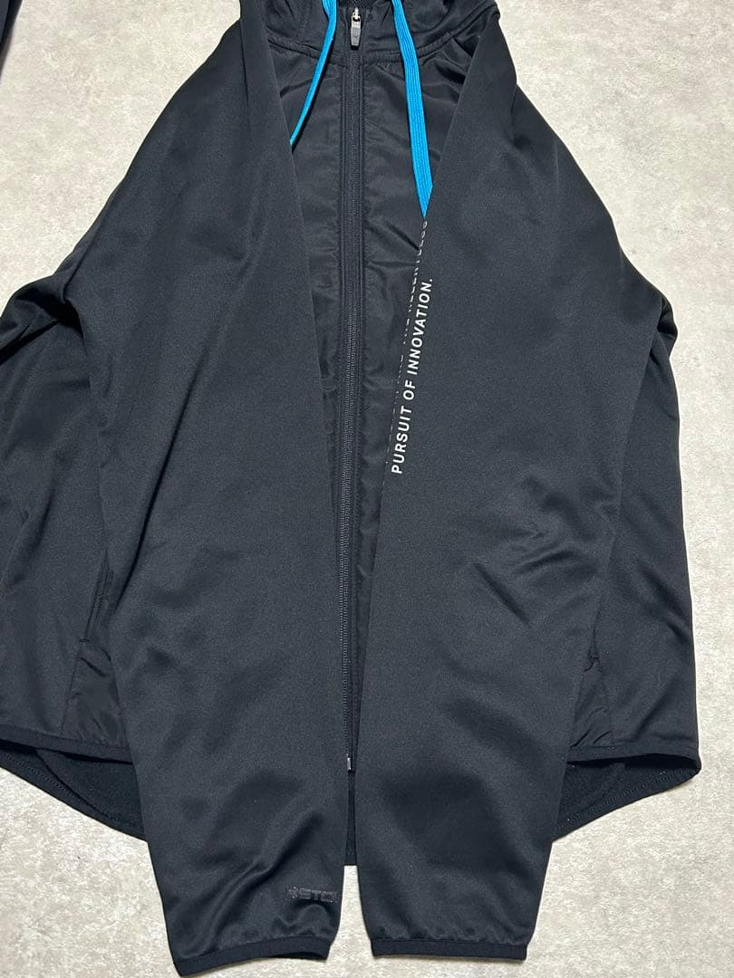 極美品 セットアップ アンダーアーマー ジャージ Mサイズ パーカー パンツ 黒