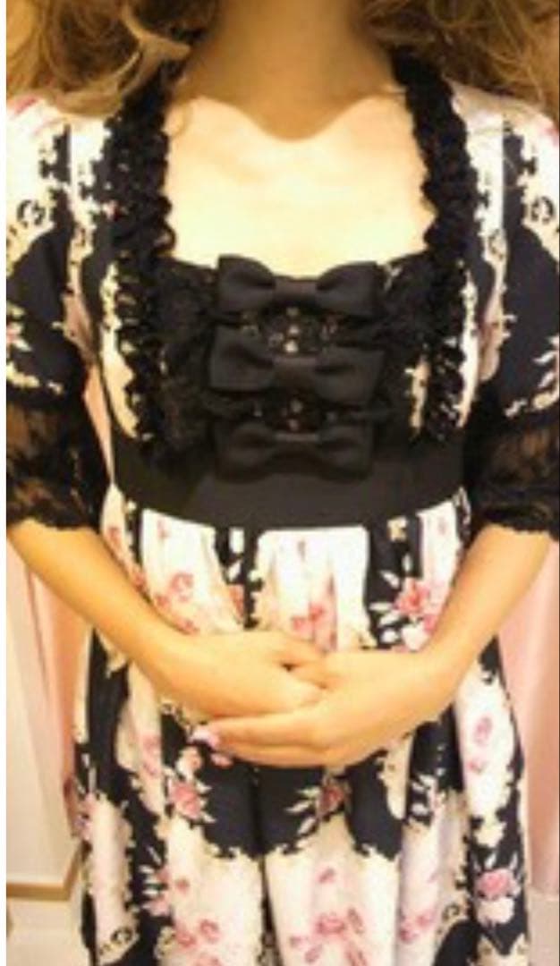 Jesus diamante アントワーヌワンピ　オーナメント薔薇柄　黒