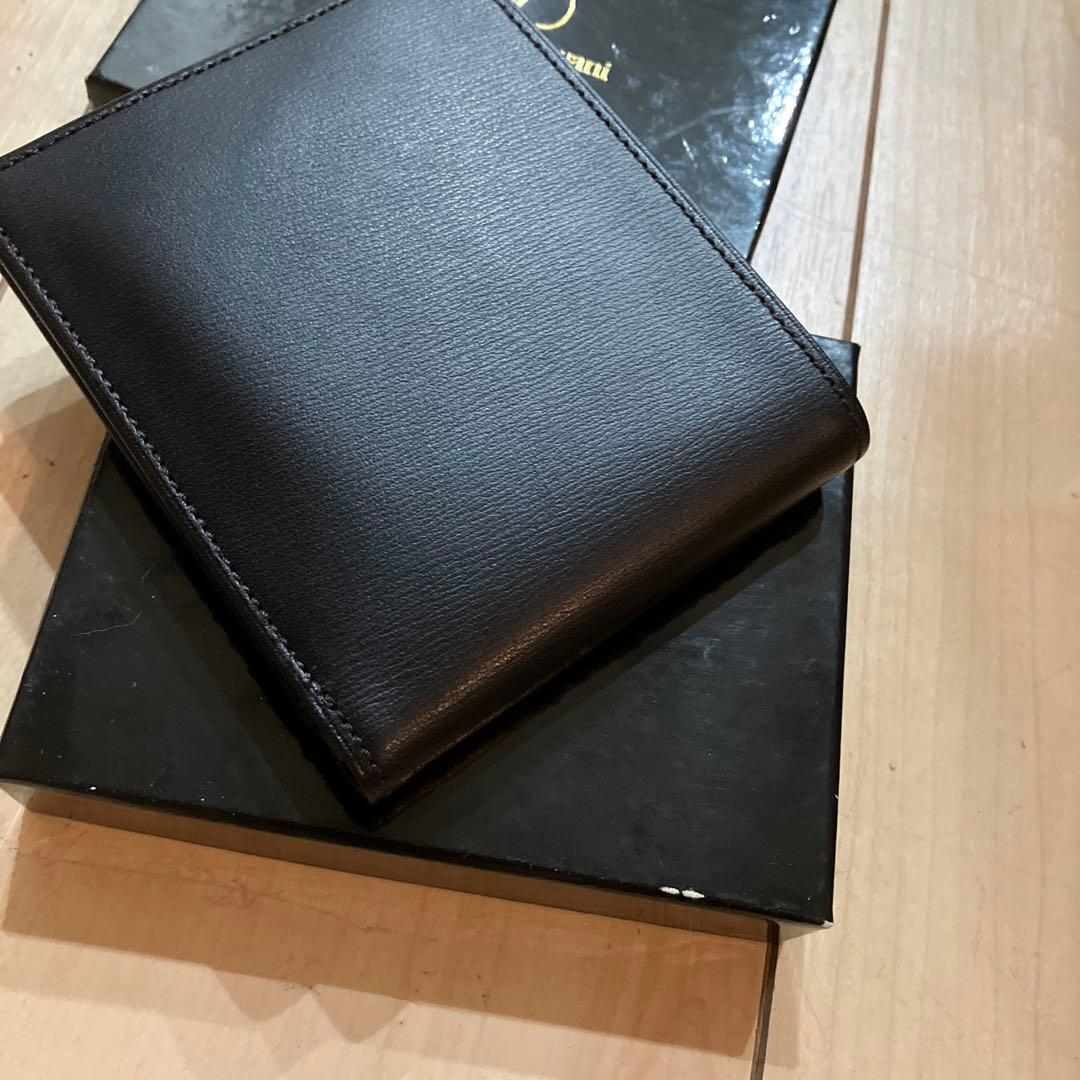 Valentino ガラヴァーニVロゴ　箱とタグ付き黒２つ折り札入 小銭入れ有り