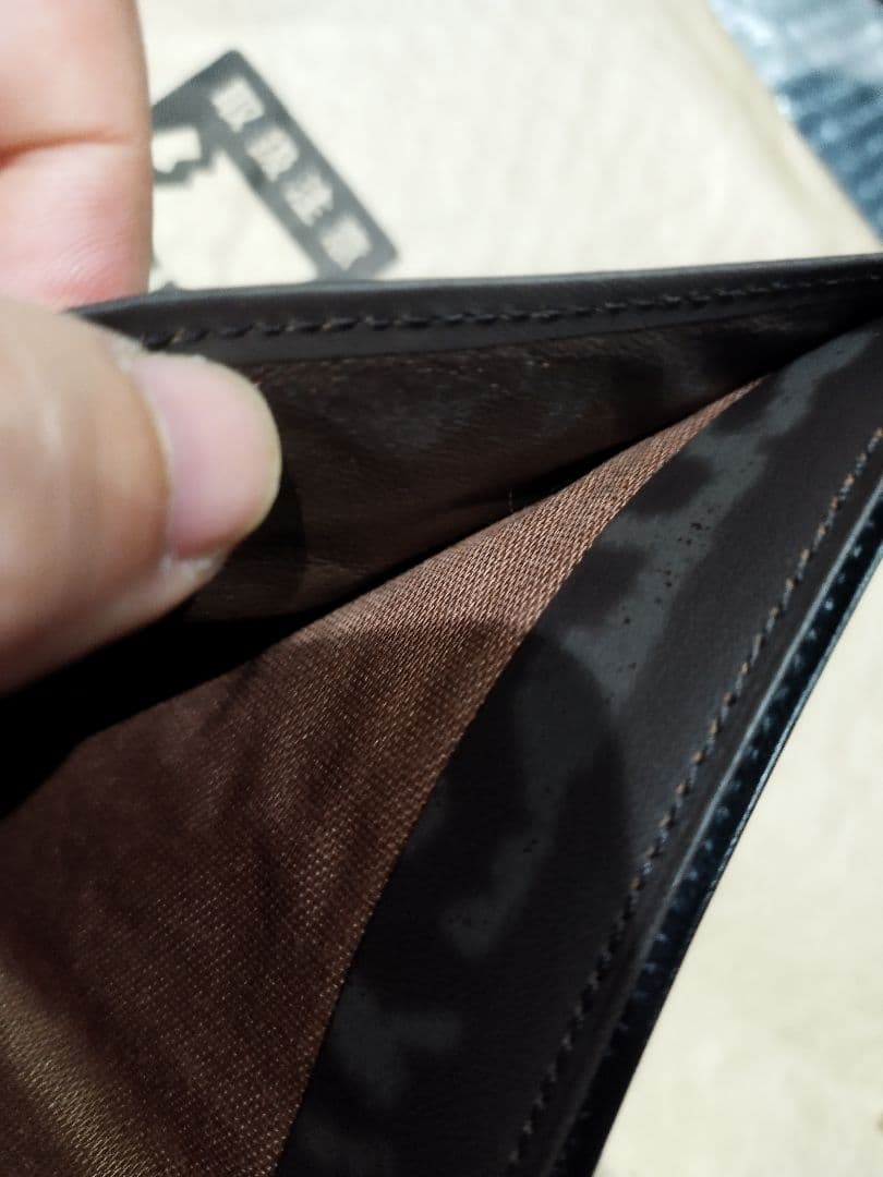 Valentino ガラヴァーニVロゴ　箱とタグ付き黒２つ折り札入 小銭入れ有り