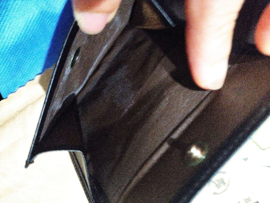 Valentino ガラヴァーニVロゴ　箱とタグ付き黒２つ折り札入 小銭入れ有り