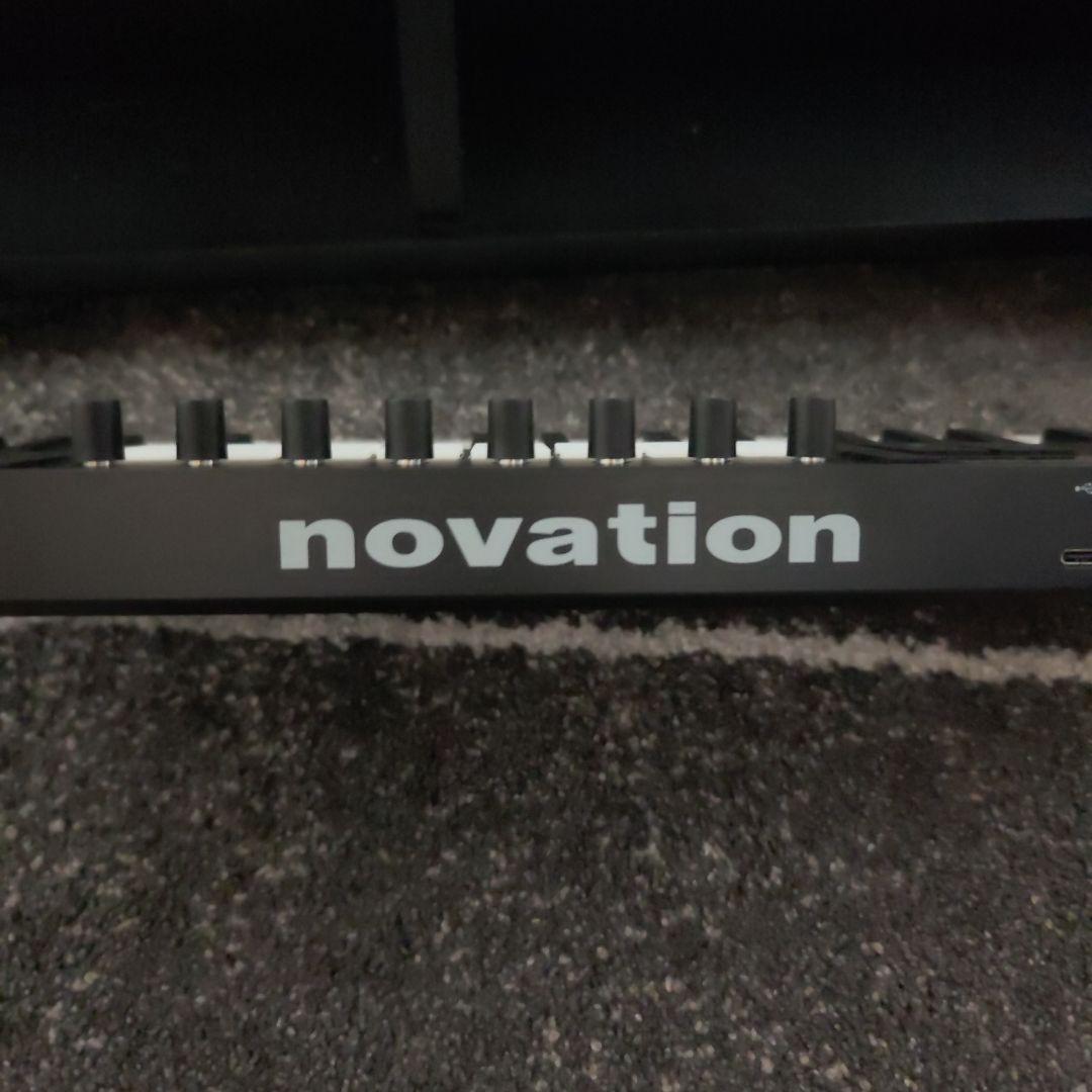 Novation Launchkey MINI 37 MK4 MIDIキーボード
