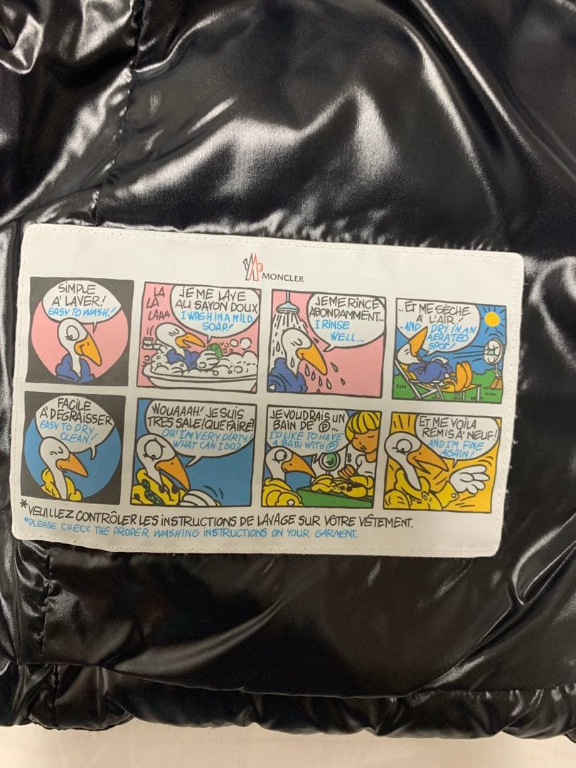MONCLER ブラック ダウンベストGHANY