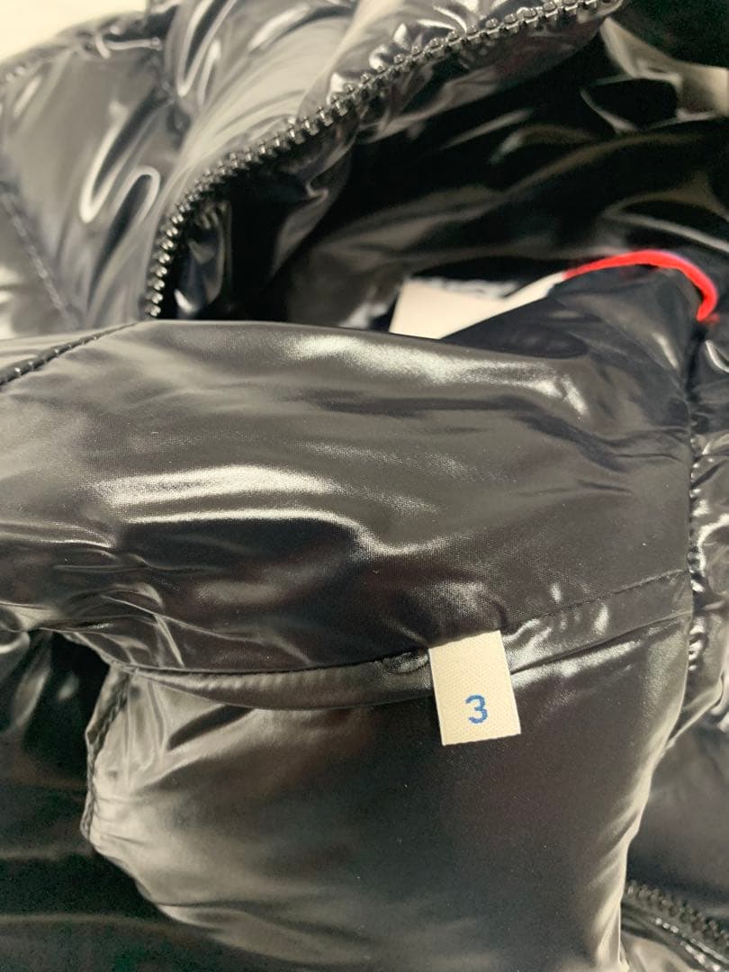 MONCLER ブラック ダウンベストGHANY