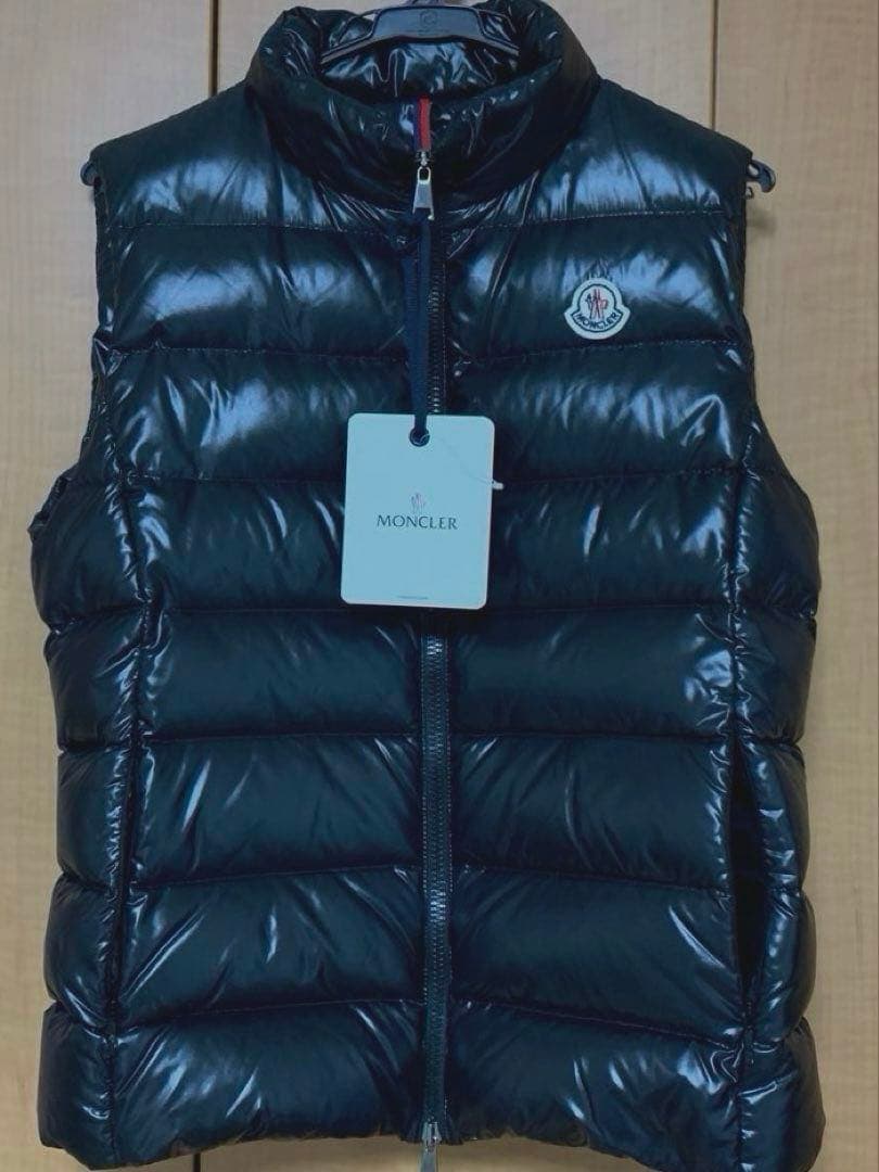 MONCLER ブラック ダウンベストGHANY
