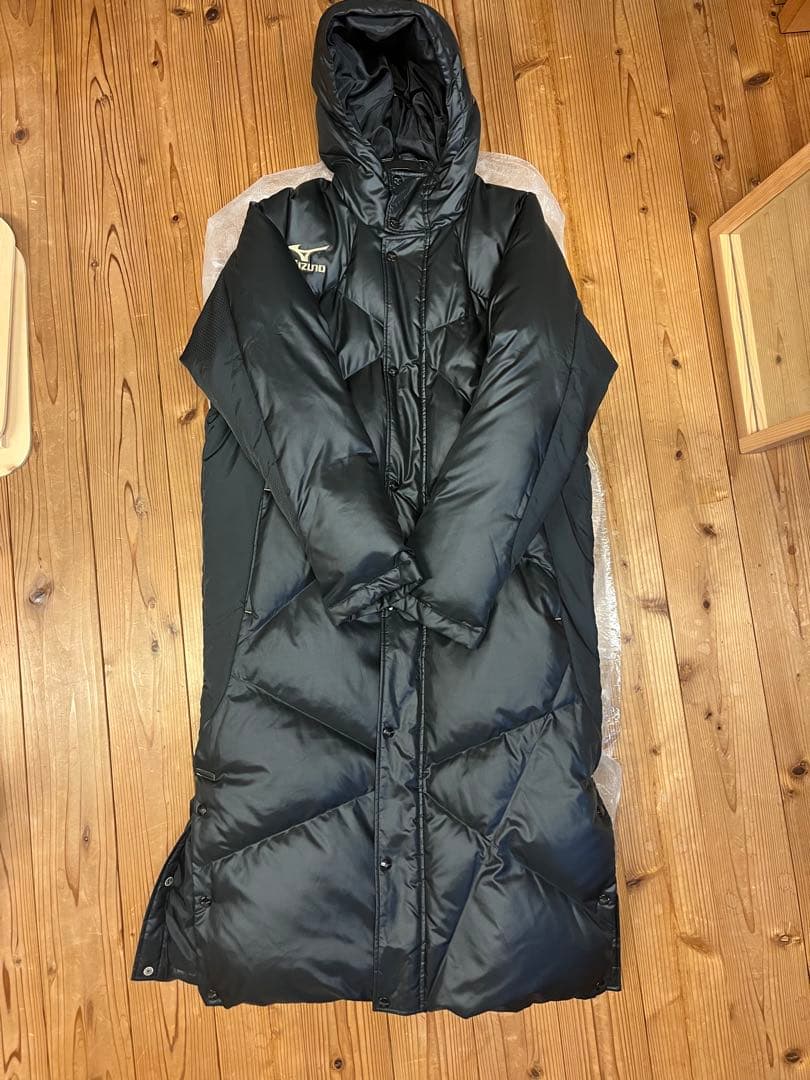 MIZUNOベンチコート ブラック/ゴールド