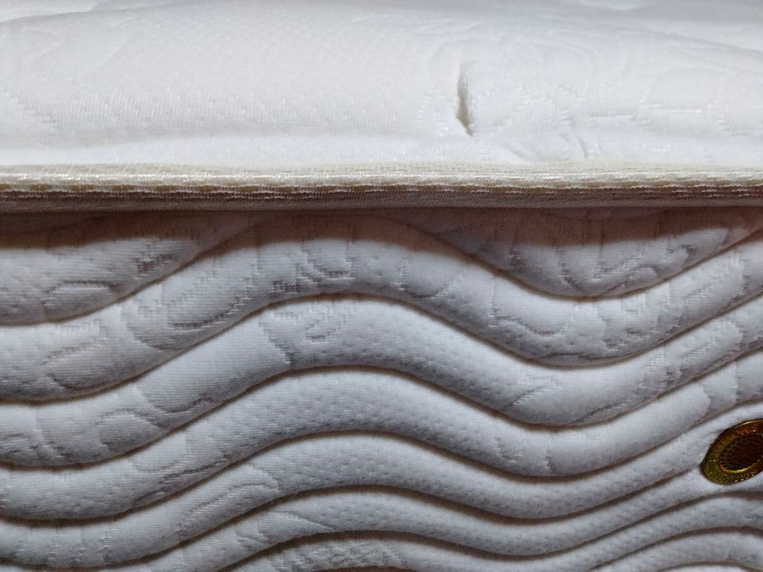 再値引き美品シモンズ シングルマット 配送料とメルカリ手数料が売上の半分と高い！