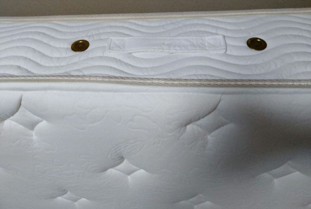 再値引き美品シモンズ シングルマット 配送料とメルカリ手数料が売上の半分と高い！