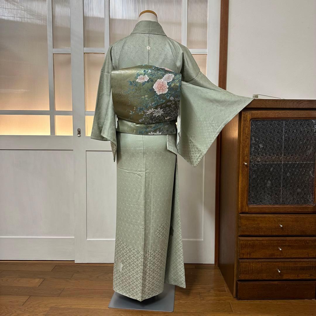 メ*ジ様 色無地　袷　正絹　一ツ紋　草花地紋　青磁鼠色　身丈151裄64サイズ小