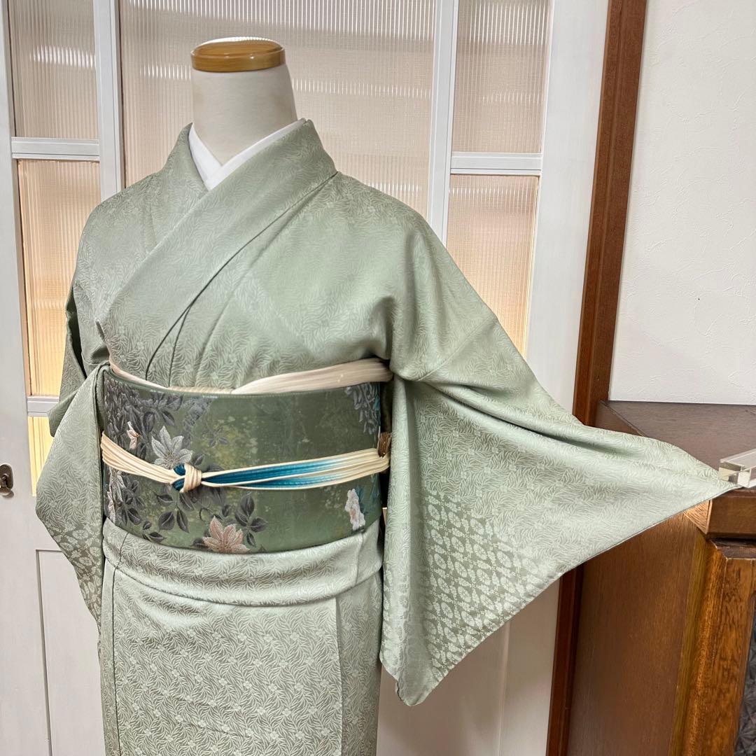 メ*ジ様 色無地　袷　正絹　一ツ紋　草花地紋　青磁鼠色　身丈151裄64サイズ小