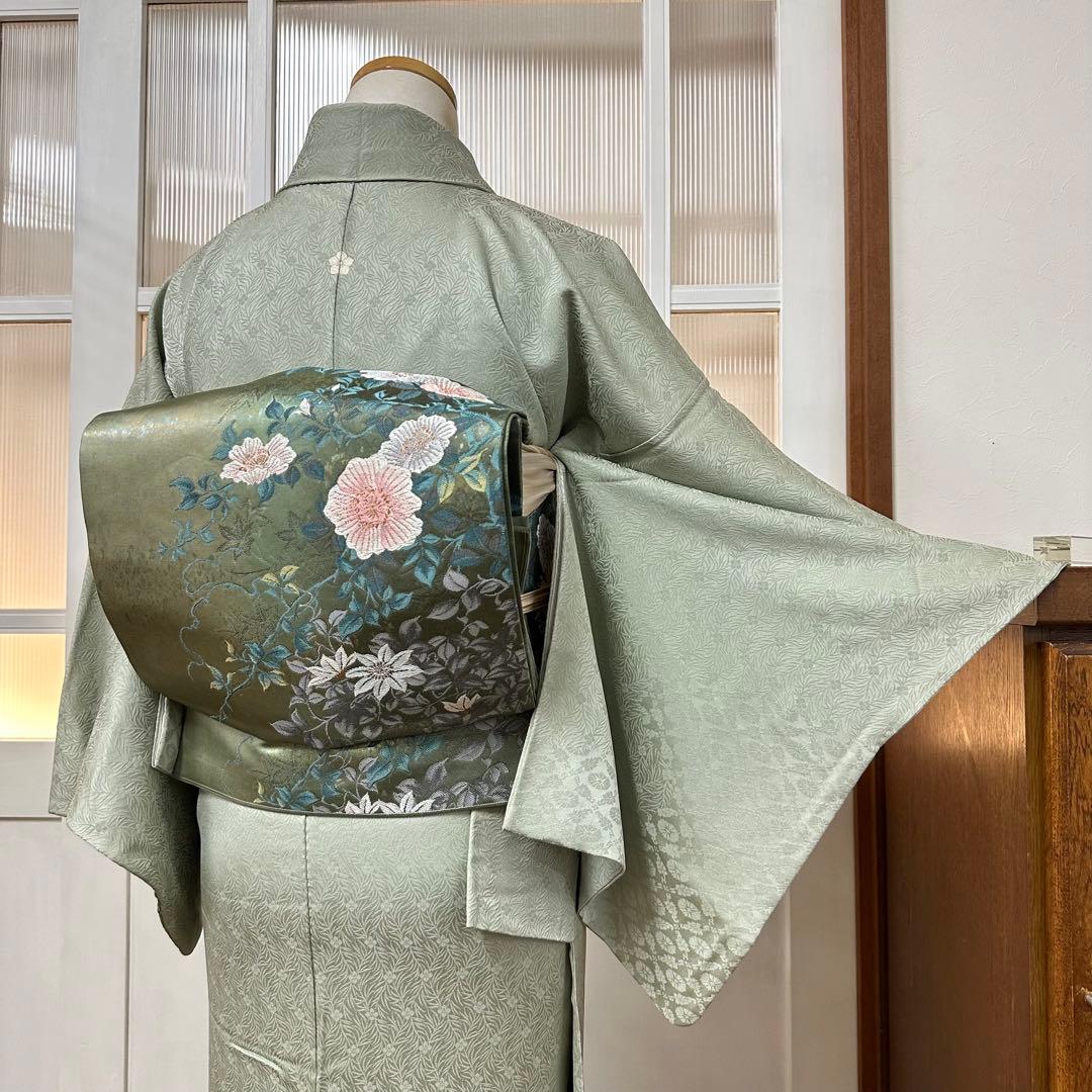 メ*ジ様 色無地　袷　正絹　一ツ紋　草花地紋　青磁鼠色　身丈151裄64サイズ小