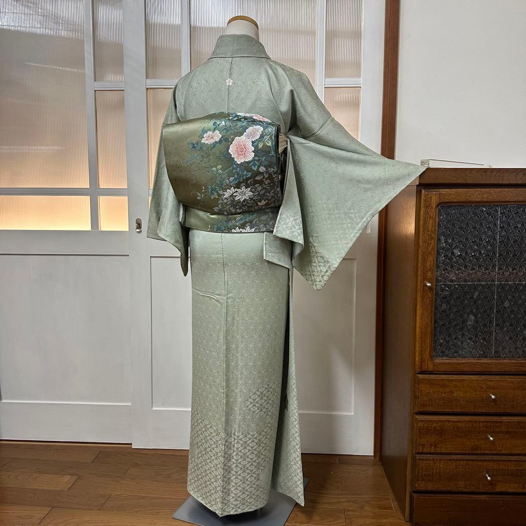 メ*ジ様 色無地　袷　正絹　一ツ紋　草花地紋　青磁鼠色　身丈151裄64サイズ小