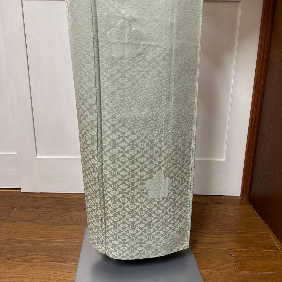 メ*ジ様 色無地　袷　正絹　一ツ紋　草花地紋　青磁鼠色　身丈151裄64サイズ小