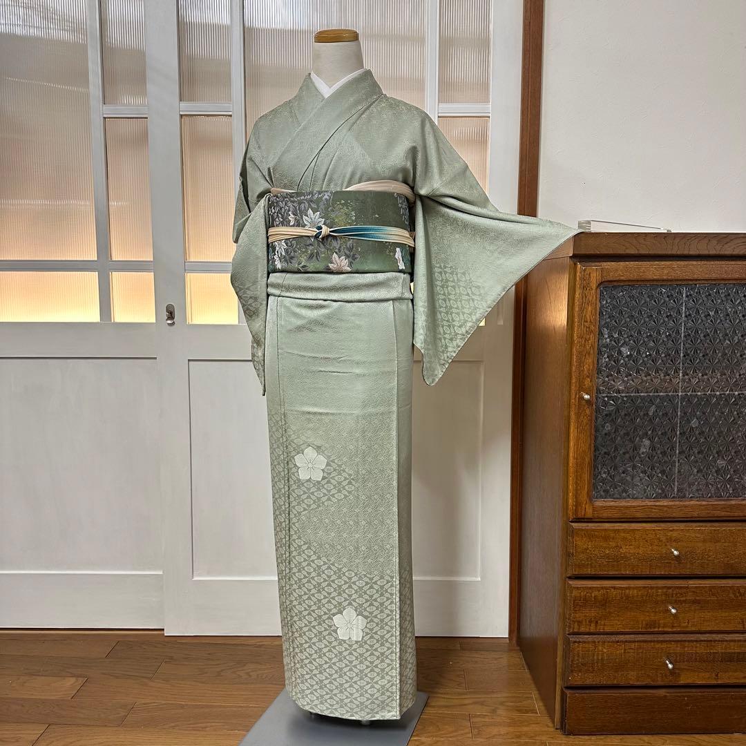 メ*ジ様 色無地　袷　正絹　一ツ紋　草花地紋　青磁鼠色　身丈151裄64サイズ小